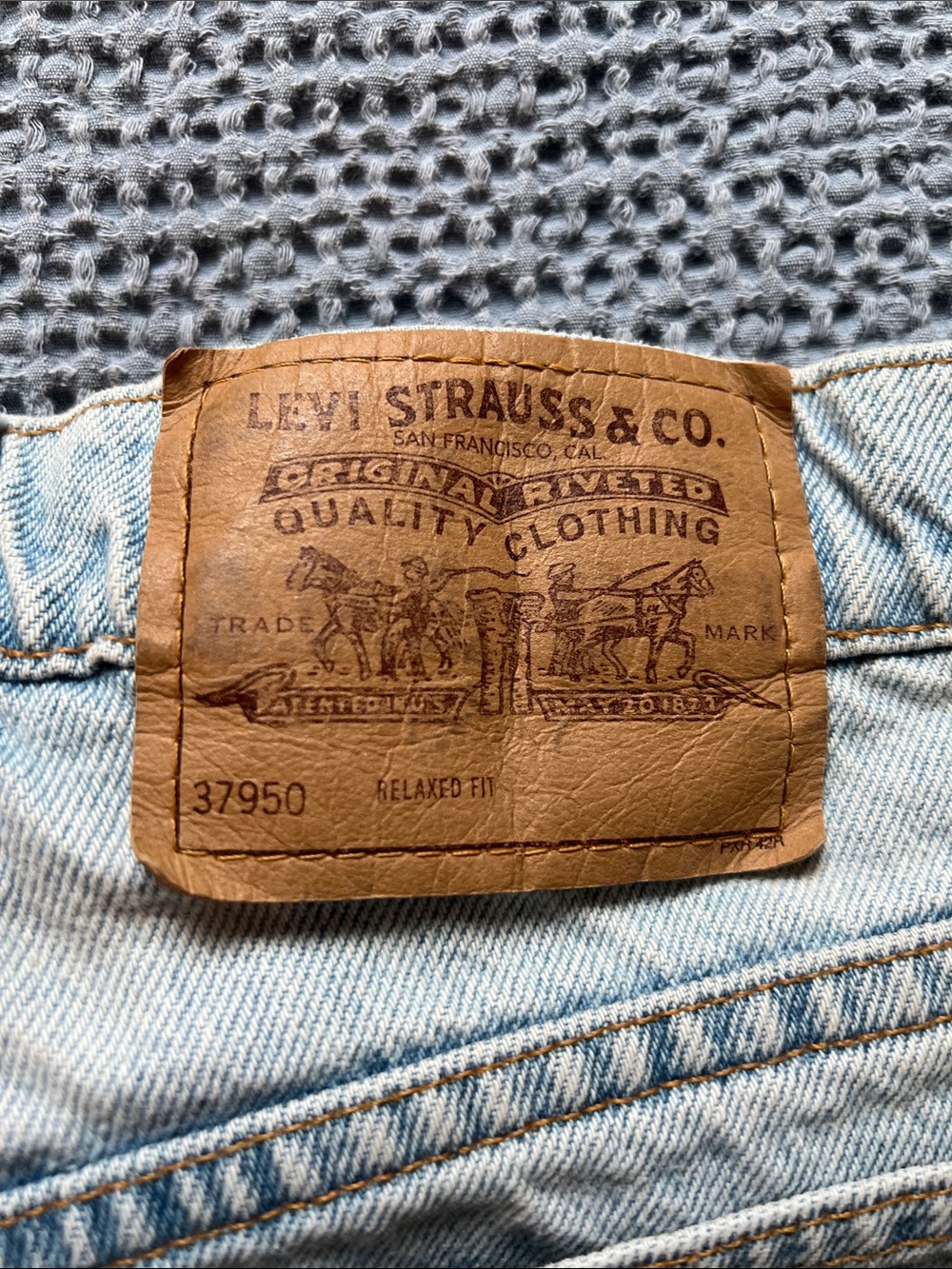 Levi's Light Blue 950 Relaxed Fit Denim Shorts - Picture 5 of 5